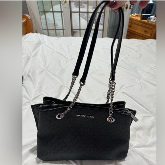 Michael Kors Handbag - Picture 3 of 6